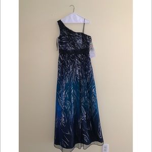 Black and blue ombré gown.